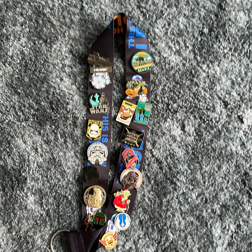 Disney x Star Wars trading pins w/ Disney Star Wars lanyard